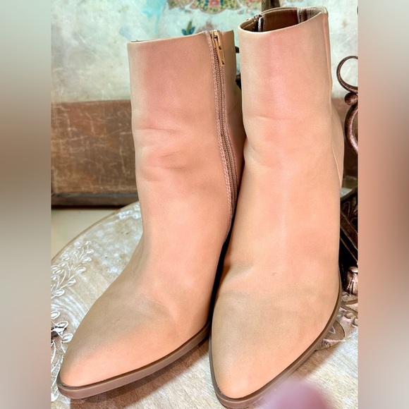 EUC Dolce Vita “Nemmy” Western Influenced Ankle Boots. Vegan Leather. Size 8.5 - Picture 3 of 15